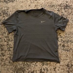 Nike Gray Short Sleeve T-Shirt